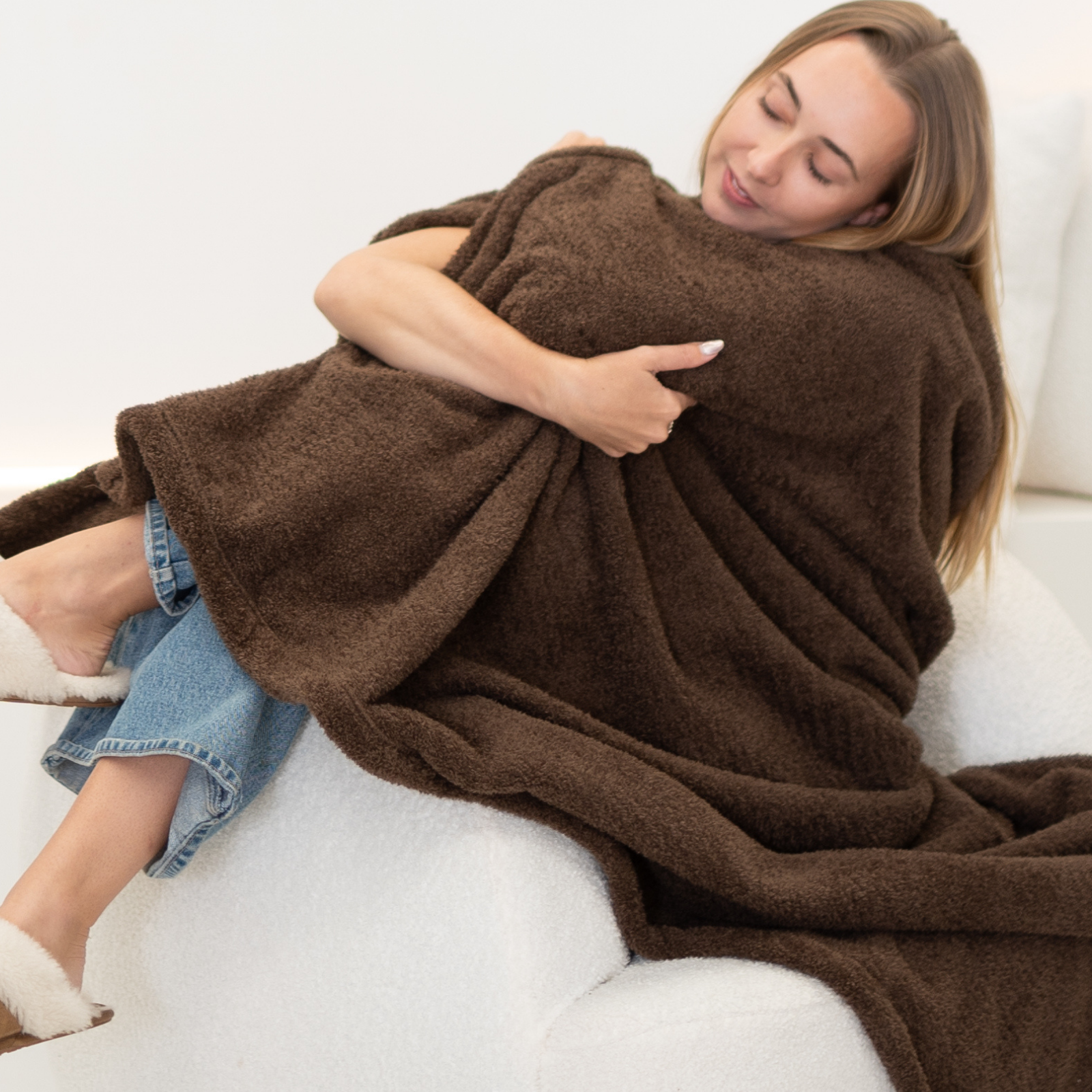 The Snuggle Range Waterproof Splash Blanket - Espresso - Image 3