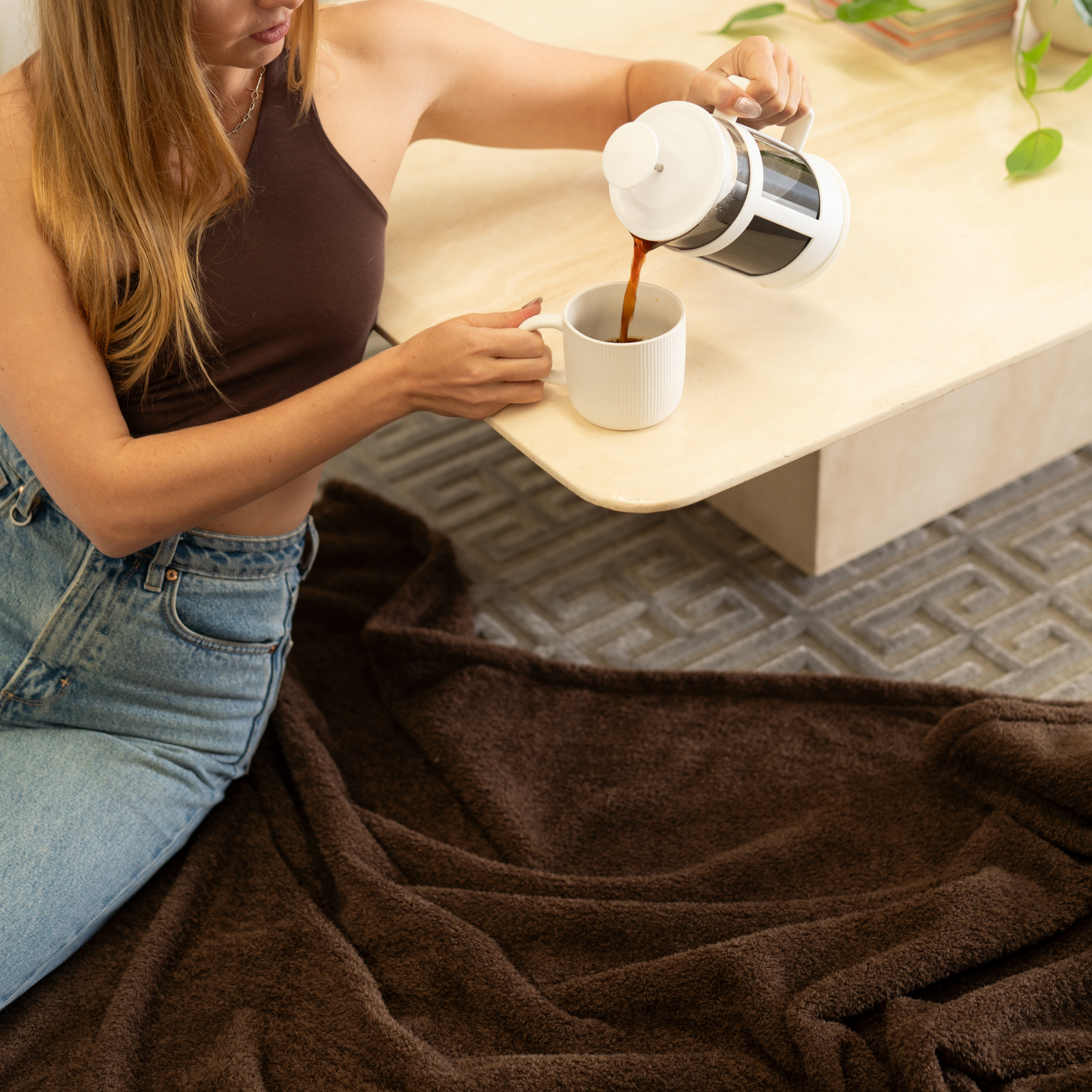 The Snuggle Range Waterproof Splash Blanket - Espresso - Image 4