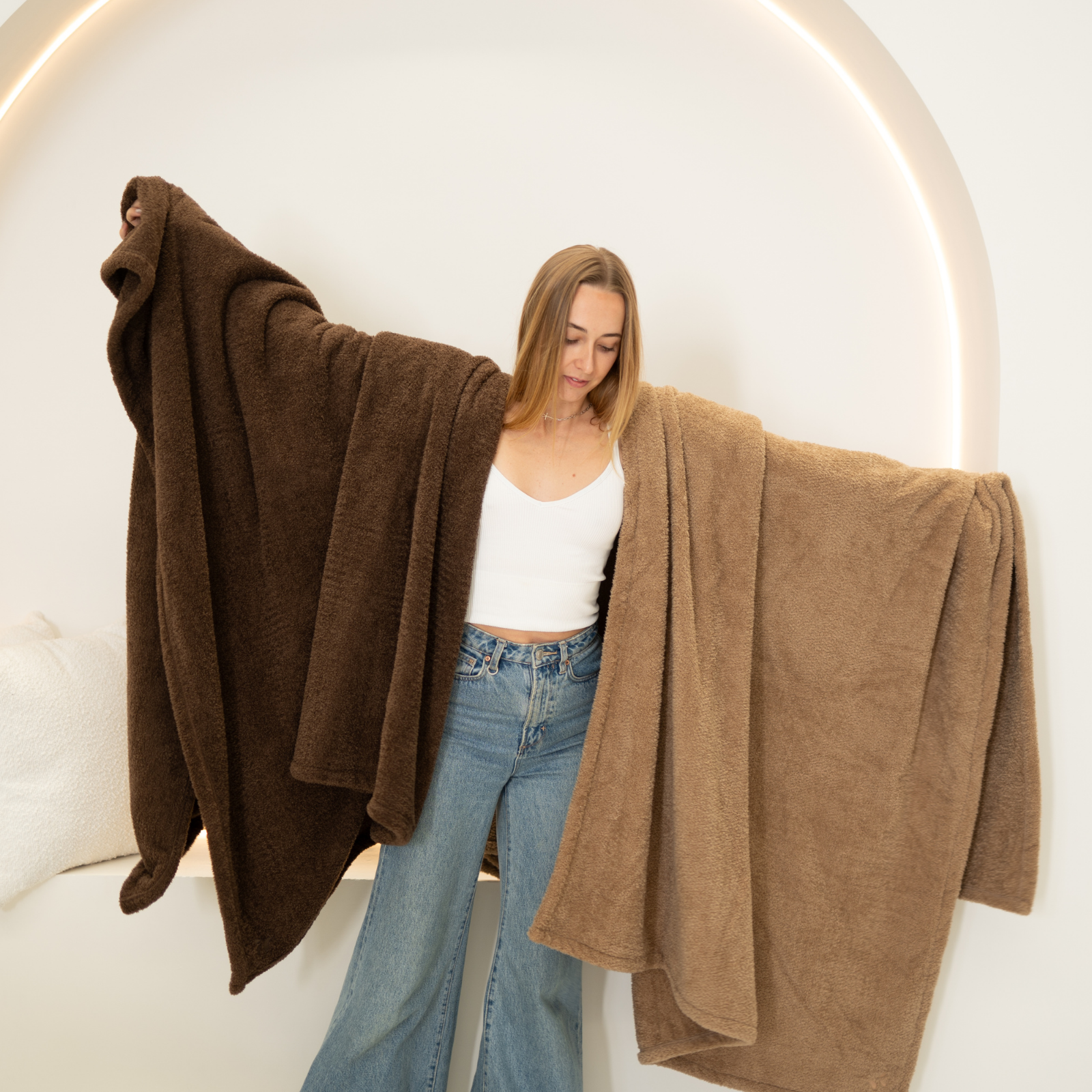 The Snuggle Range Waterproof Splash Blanket - Espresso - Image 7